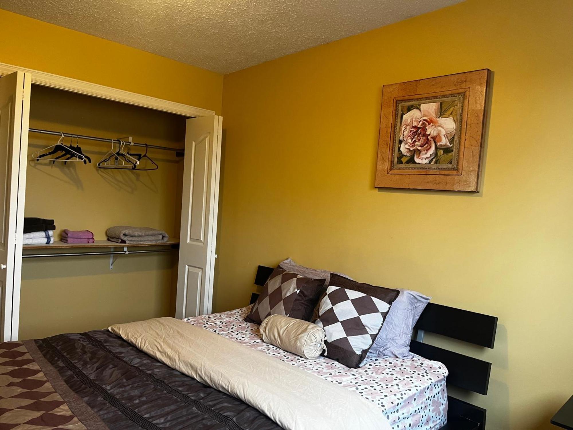 Beautiful Room Close Airport! YYC Exterior foto